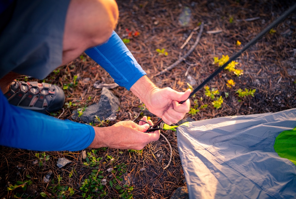 Connecting the tent to the frame